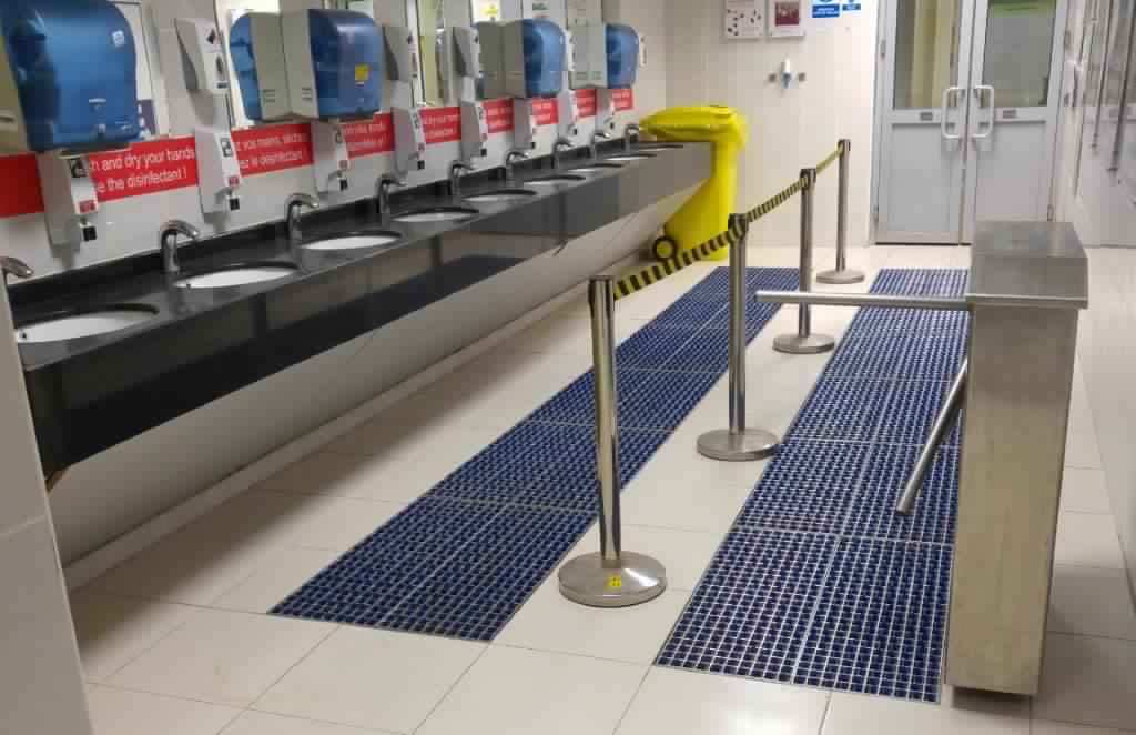 Foreign object capturing floor system